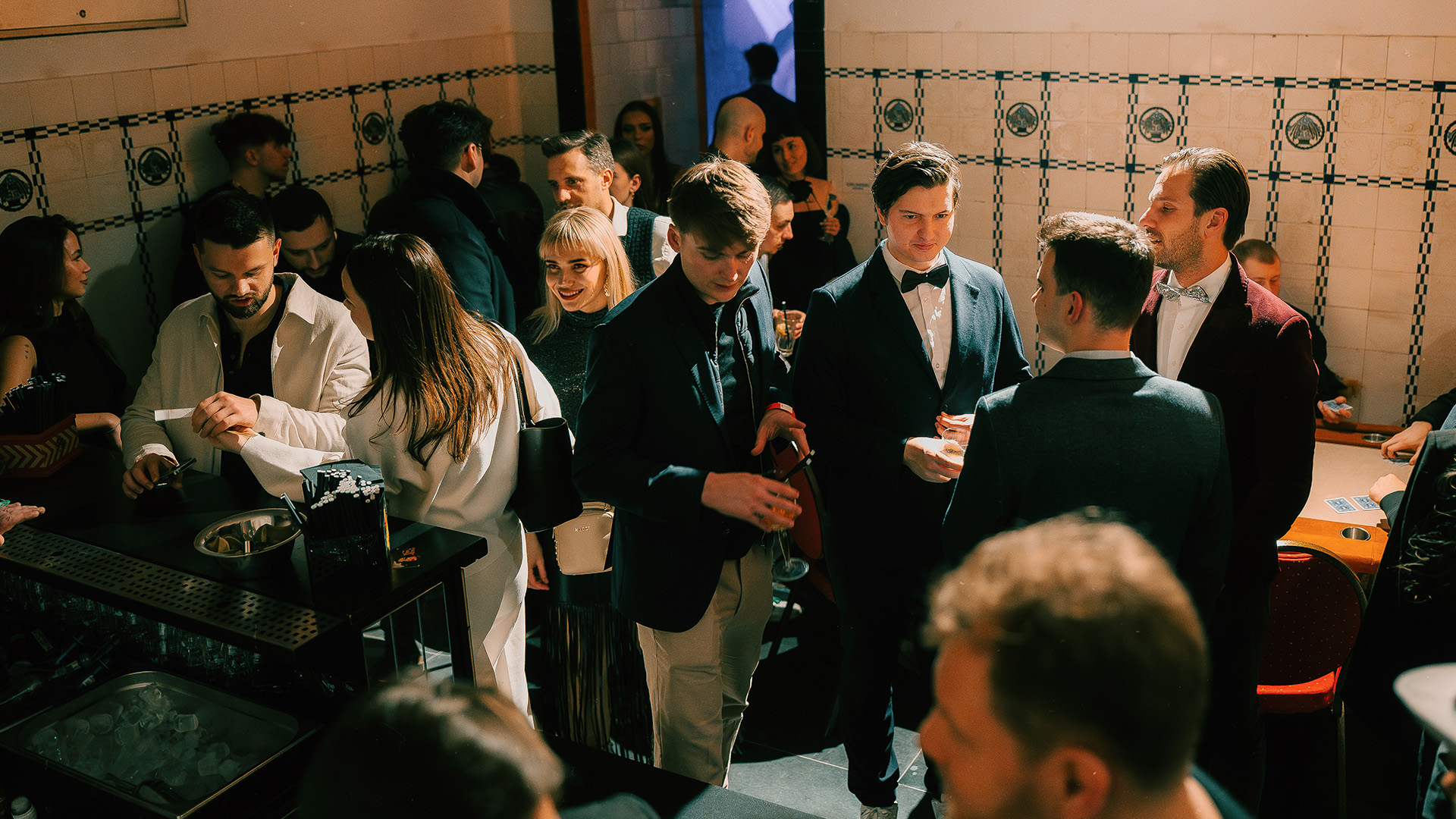 Bankiet korporacyjny w Messalka Events – elegancko zastawione okrągłe stoły, Warszawa Bankiet korporacyjny w Messalka Events – elegancko zastawione okrągłe stoły, Warszawa