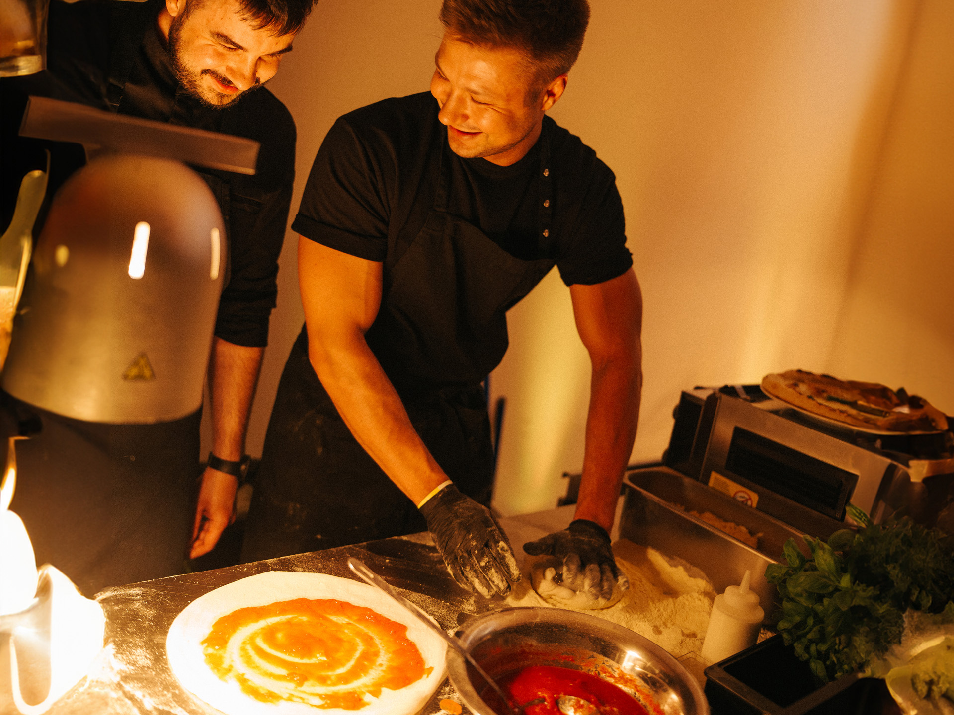 Live Cooking w Messalka Events – szefowie kuchni przygotowują dania na żywo