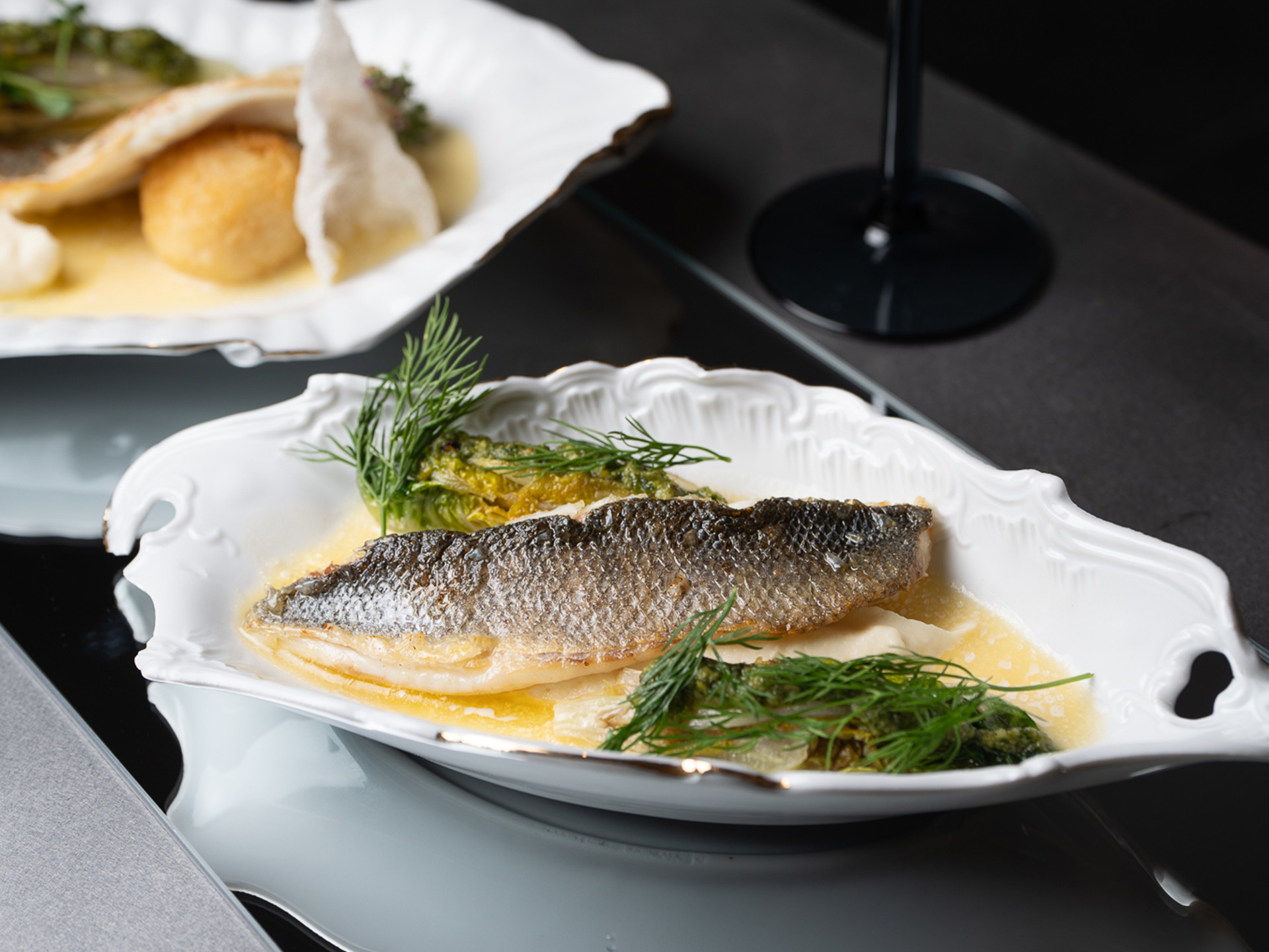 Catering wigilijny premium – elegancko podane dania świąteczne