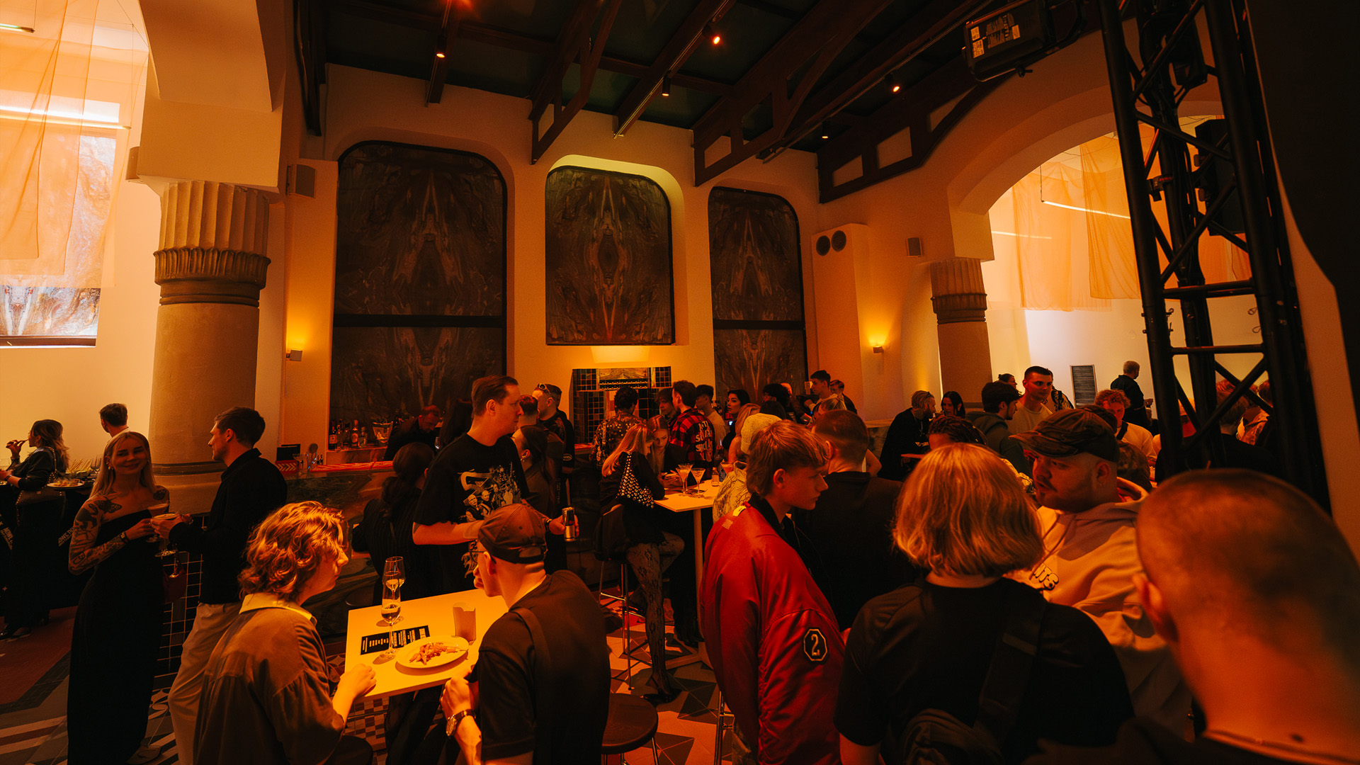 Kameralne przyjęcie prywatne w eleganckim wnętrzu Messalka Events Kameralne przyjęcie prywatne w eleganckim wnętrzu Messalka Events
