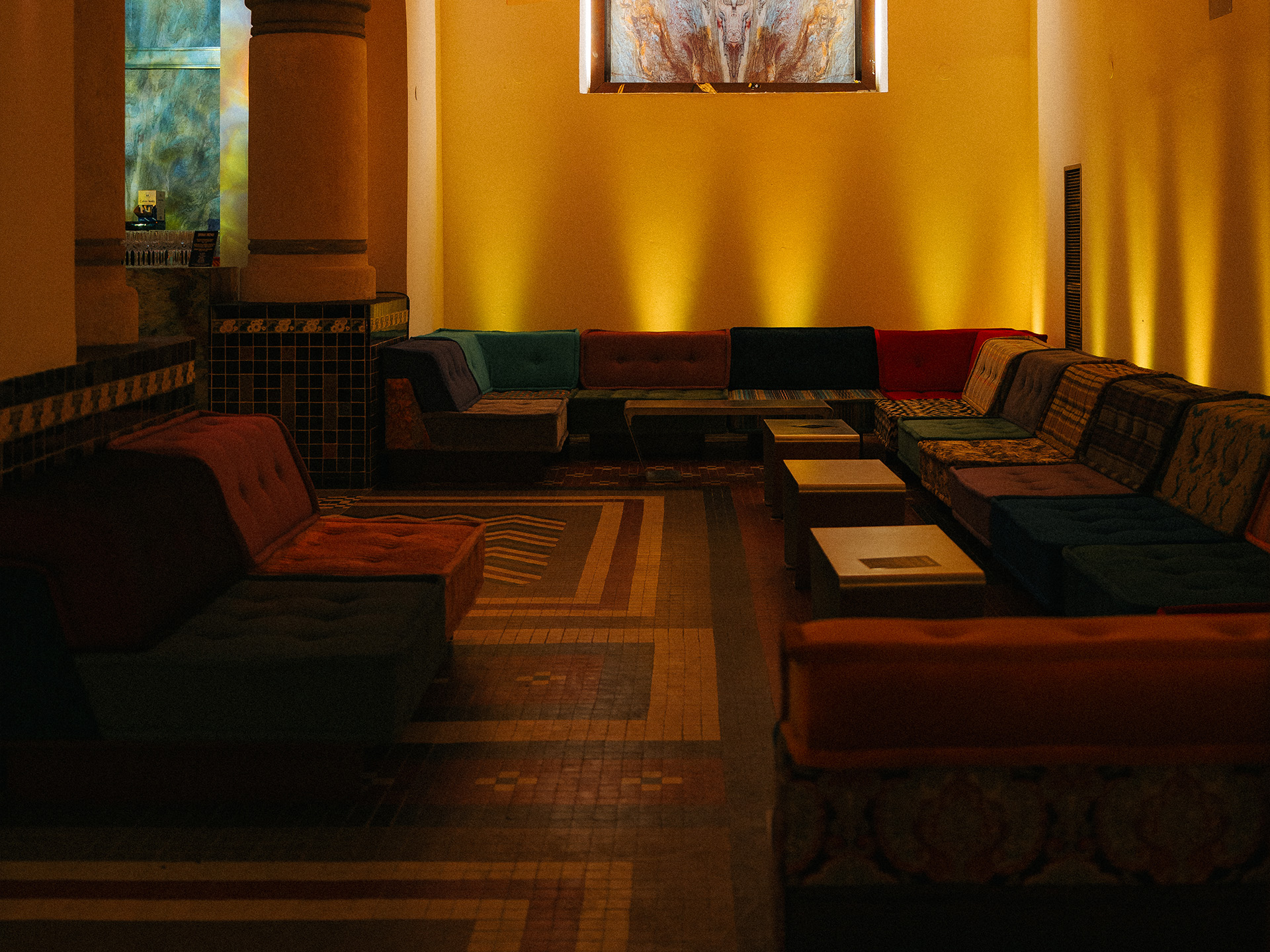 Galeria Messalka Events – elegancka przestrzeń z widokiem na salę główną, strefa VIP