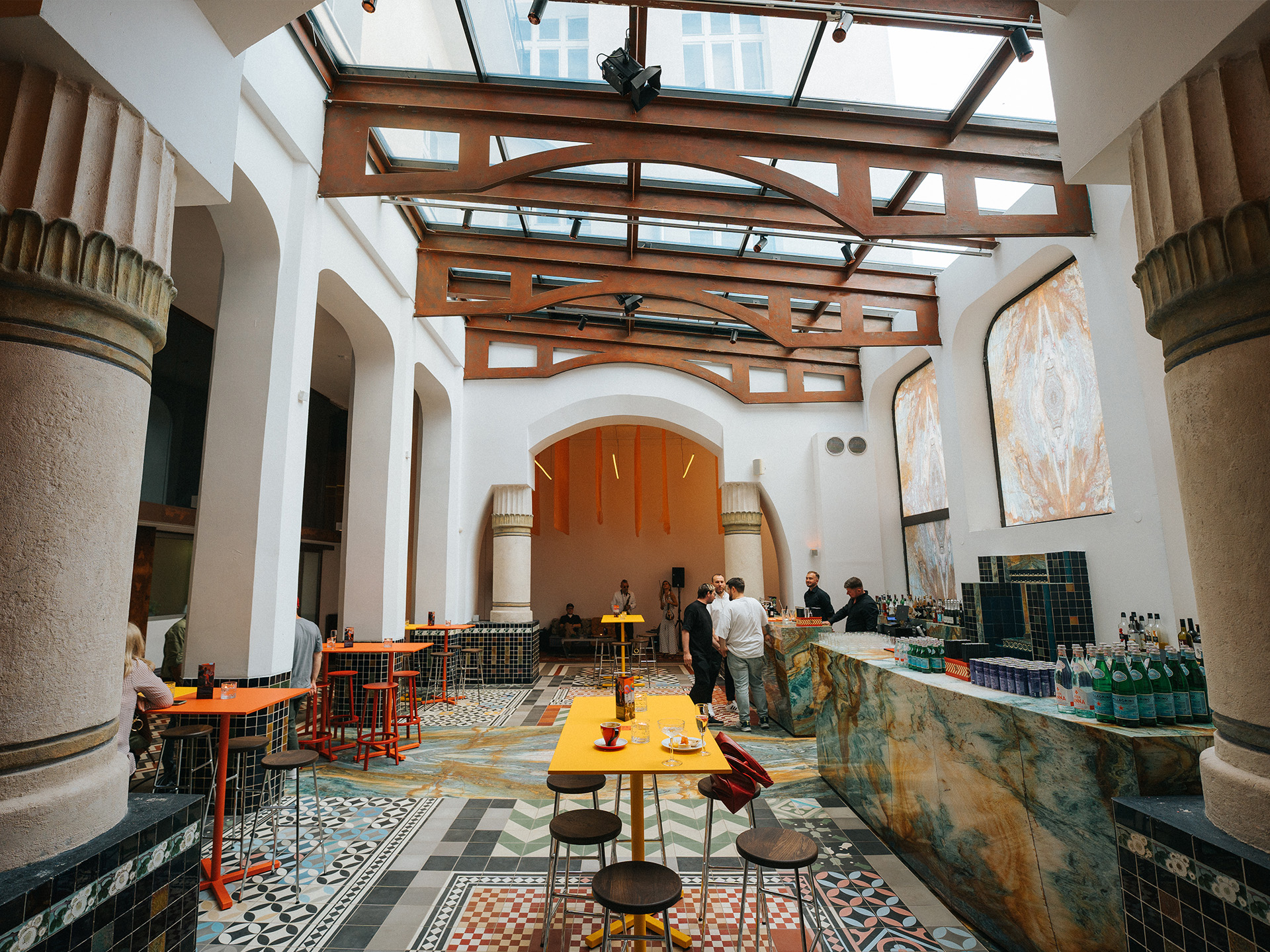 Sala główna Messalka Events – 190 m² z 6-metrowym przeszklonym sufitem, Krakowskie Przedmieście, Warszawa